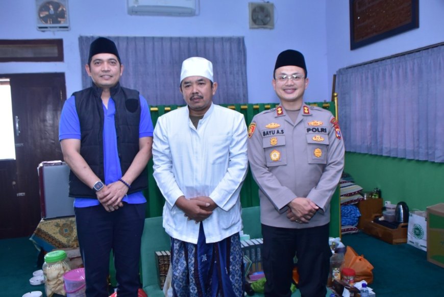 Kapolres Situbondo Silaturahmi ke Kiai Kholil, Mohon Doa Restu Jaga Kamtibmas