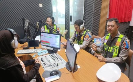 Sapa Warga Lewat Radio, Polisi Ajak Masyarakat Tertib Berlalu Lintas Untuk Keselamatan