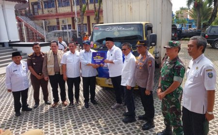 Polsek Besuki Pam Penyaluran Bantuan Untuk Korban Bencana di Situbondo Oleh APKASI.