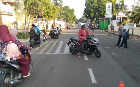 POLSEK MANGARAN GELAR GIAT COMMANDER WISH PAGI, ARUS LALU LINTAS LANCAR DAN KONDUSIF