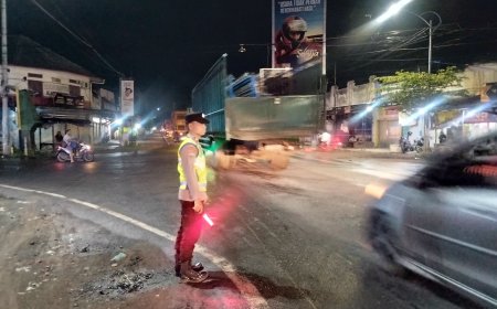 Pengaduan masyarakat terkait matinya lampu Traffic light simpang 4 kapongan dari arah selatan dan Utara