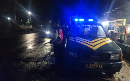 Antisipasi Laka Lantas di Musim Penghujan , Polsek Arjasa Intensifkan Patroli Malam di Jalur Pantura