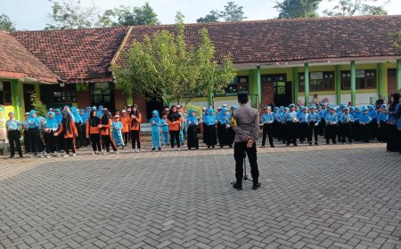 Bhabinkamtibmas Polsek Banyuglugur Jadi Pembina Apel di SDN 1 Selobanteng, Tekankan Anti Bullying dan Disiplin Berlalu Lintas