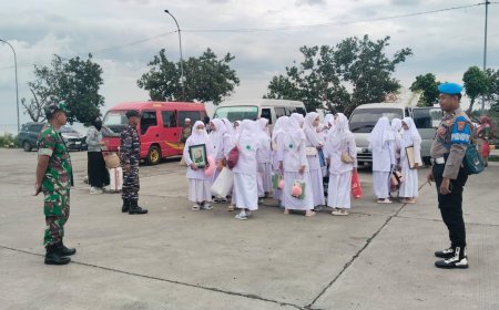 Polsek Jangkar Melaksanakan Pengamanan Kegiatan Kepulangan Santri Di Pelabuhan