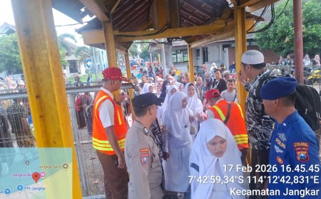 Polsek Jangkar Melaksanakan Kegiatan Pengamanan Kepulangan Santri Di Pelabuhan Jangkar