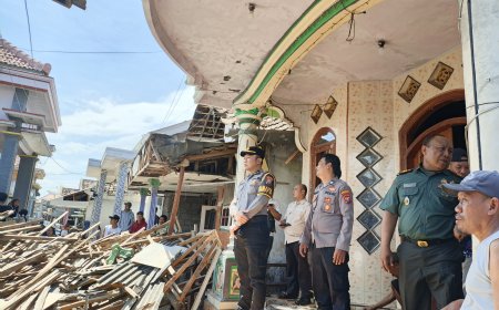 Polsek Banyuputih Mendatangi TKP Ledakan Rumah di Dusun Mimbo Desa Sumbernyar Kec Banyuputih