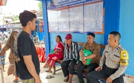 Patroli Dialogis Personil Polsek Besuki, Berikan Himbauan Kamtibmas kepada Pengunjung Terminal Umum.