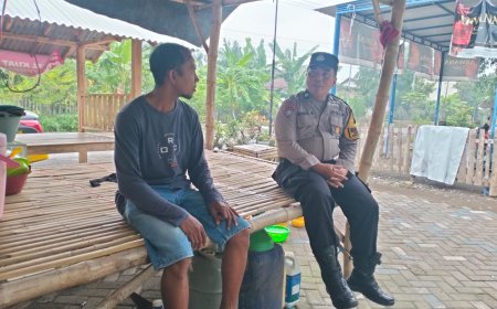 Bhabinkamtibmas Desa Peleyan Sambang Warga Dusun Tokengan, Perkuat Harkamtibmas