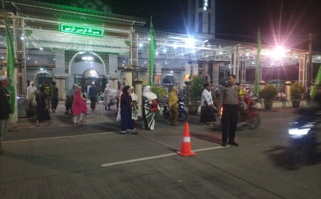 POLSEK KAPONGAN GIAT PAM SHOLAT ISYA DAN SHOLAT TARAWIH DI MASJID NURUL ISLAM DESA KESAMBIRAMPAK
