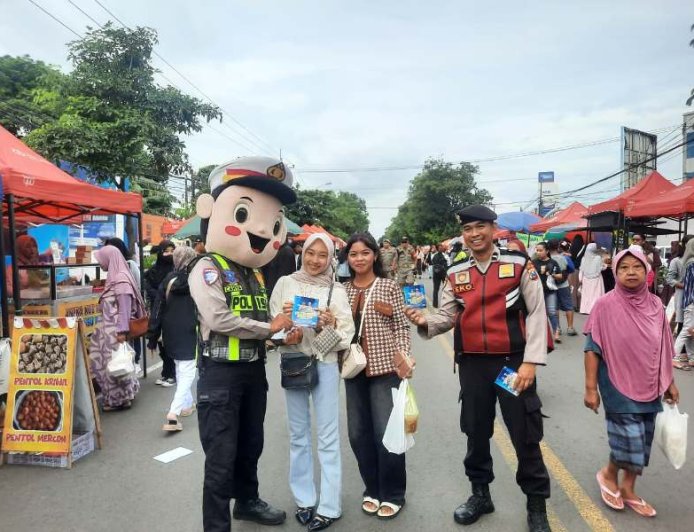 Serunya CFD Situbondo: Selain Sehat, Warga Juga Dapat Tips Keselamatan Berkendara dari Polisi