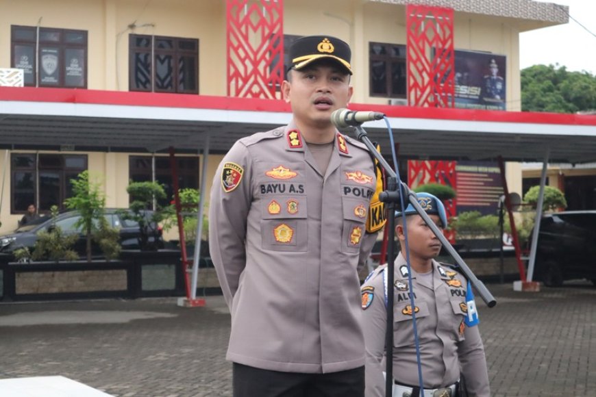 Pimpin Apel Pagi, Kapolres Situbondo Tekankan Respons Cepat Laporan dan Jadilah Polisi Penolong Masyarakat