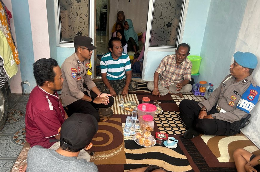 Bhabinkamtibmas Polsek Besuki Intensifkan Silaturrahmi Door to Door, Perkuat Harkamtibmas di Wilayah Desa Binaan Desa Besuki.