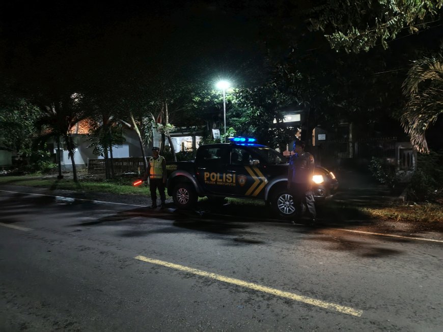 Polsek Banyuputih Melaksanakan Patroli Blue Light Antisipasi Balap Liar dan 3C