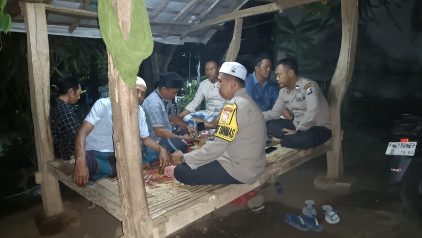Polisi RW Polsek Arjasa Lakukan Door to Door System untuk Tingkatkan Keamanan Desa Lamongan