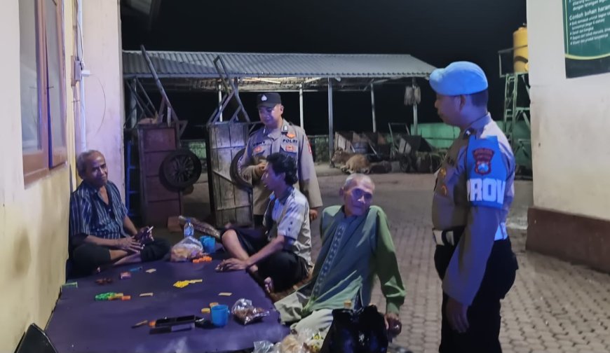 Langkah Sigap di Tengah Malam, Patroli Blue Light Polsek Besuki Jaga Stabilitas Di Area RPH Desa Besuki.