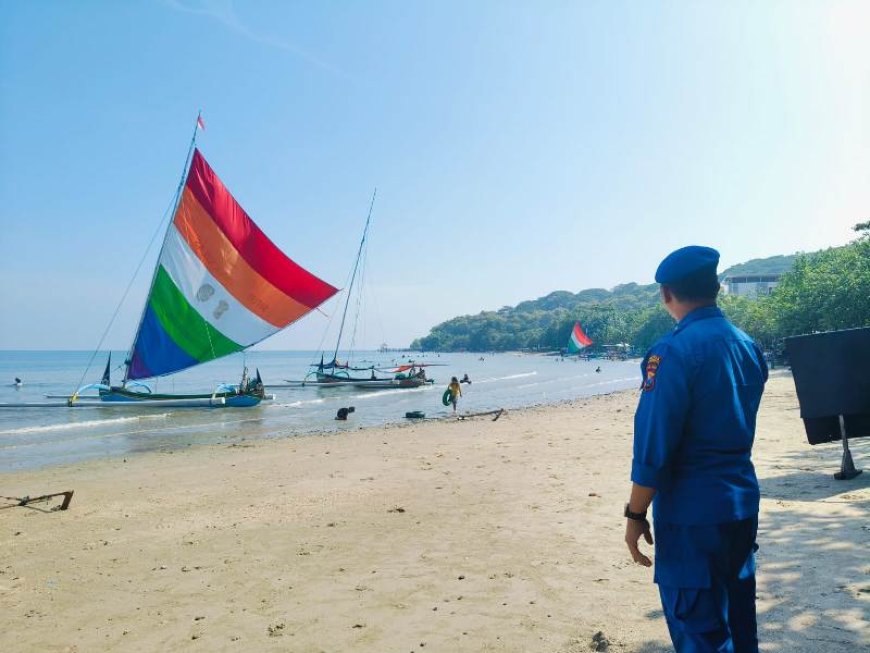 Liburan Aman dan Nyaman, Satpolairud Polres Situbondo Siaga di Lokasi Wisata Pantai