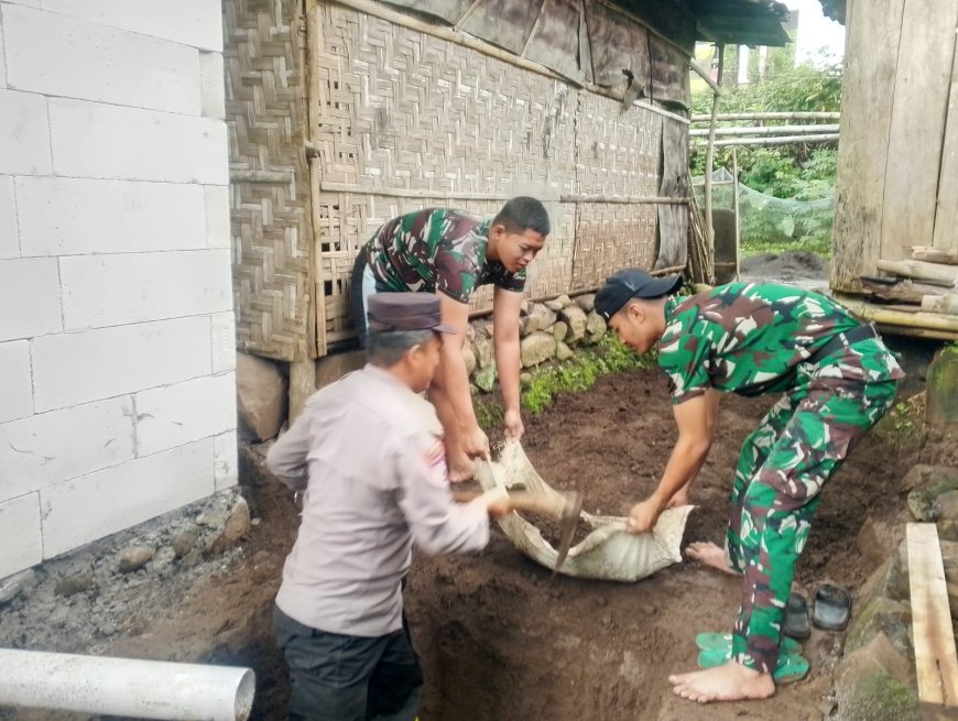 Wujud Kepedulian, Polsek Sumbermalang Ambil Bagian dalam Pembangunan MCK TMMD ke-127