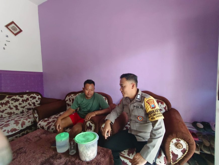 Bhabinkamtibmas Polsek Jangkar Melaksanakan Patroli Sambang Di Rumah Warga