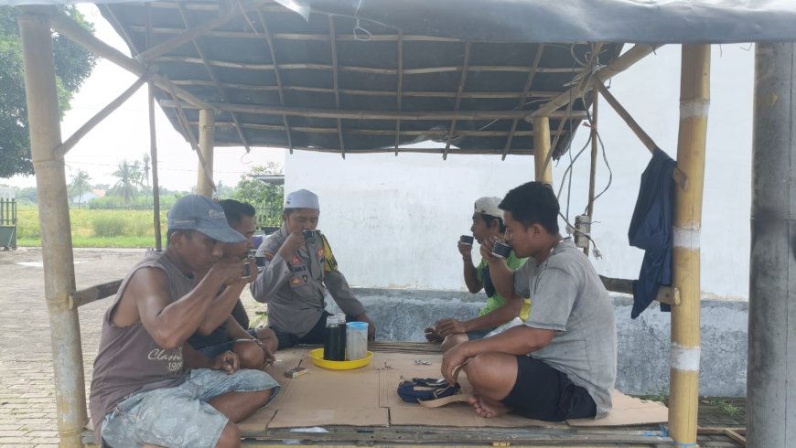 Kanit Binmas dan Bhabinkamtibmas Gelar Program Basudewo Kopi Keliling di Desa Lamongan