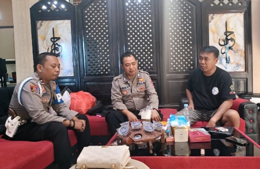 Sambang Tokoh Masyarakat, Personil Polsek Besuki Perkuat Soliditas Jaga Kondusifitas Wilayah