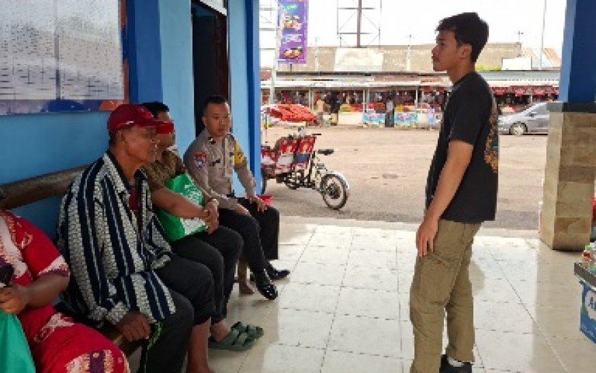 Patroli Dialogis Personil Polsek Besuki, Berikan Himbauan Kamtibmas kepada Pengunjung Terminal Umum.