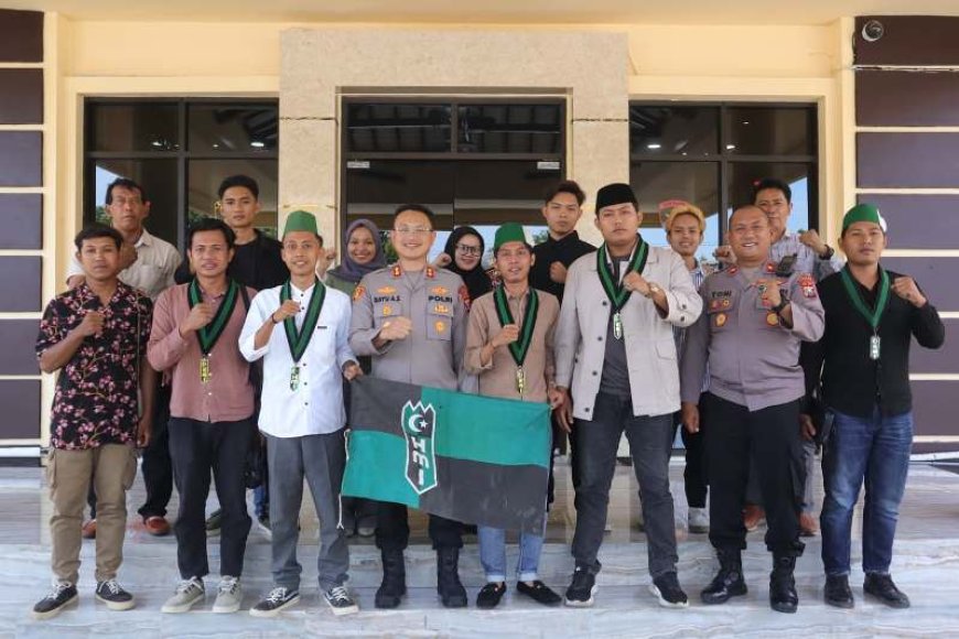 Duduk Bareng di Mapolres, Aktivis HMI Situbondo Wadul ke Kapolres Soal Aksi Sopir Bus Ugal Ugalan