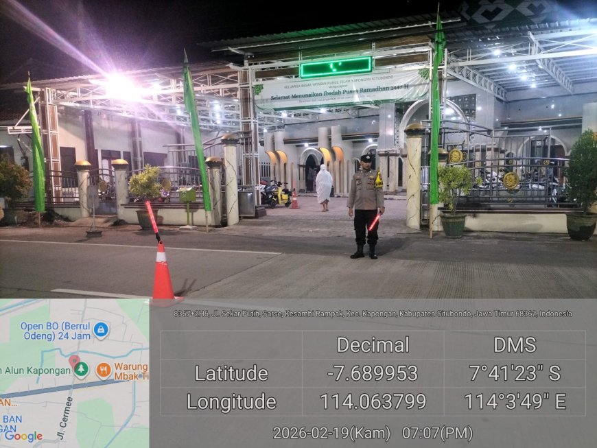 POLSEK KAPONGAN  MELAKSANAKAN KEGIATAN PAM SHOLAT ISYA DAN SHOLAT TARAWIH DI MASJID NURUL ISLAM DESA KESAMBIRAMPAK