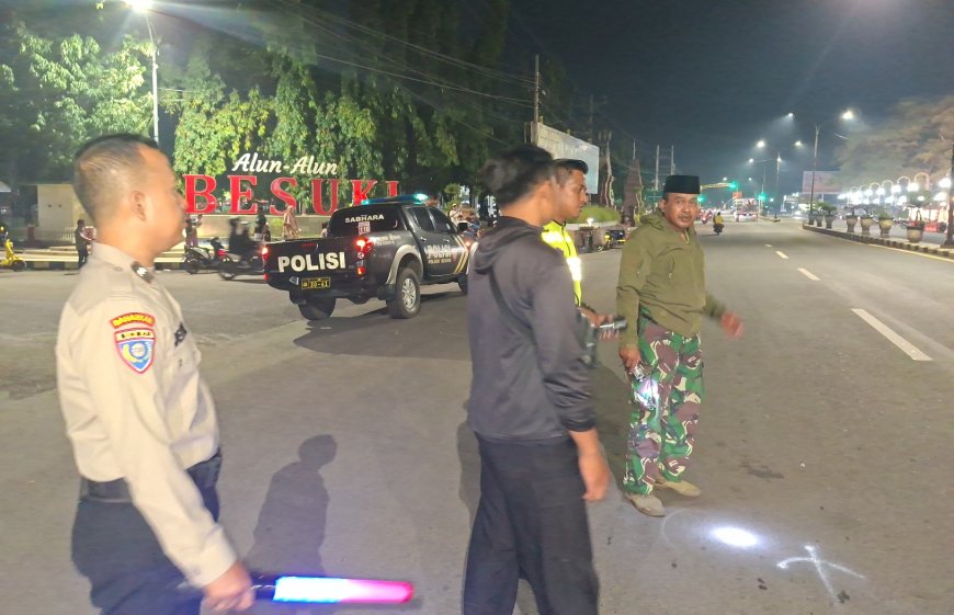 Patroli Blue Light Polsek Besuki Amankan Jalur Pantura Besuki Antisipasi Balap Liar Dan Kriminalitas.