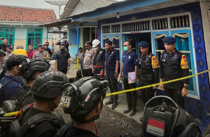 Gerak Cepat Tim Gegana dan Polres Situbondo Sterilkan Lokasi Ledakan Mercon demi Keselamatan Warga