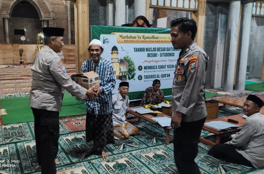 Patroli Ramadhan Polsek Besuki, Berbagi Takjil dan Perkuat Silaturahmi di Masjid Jami Baiturrahman.