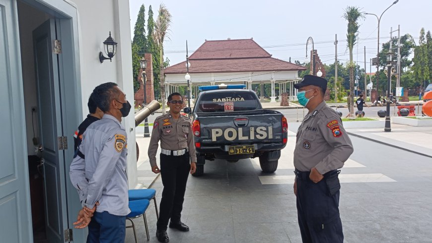 Patroli Dialogis Polsek Besuki Perkuat Sinergitas dan Antisipasi Kriminalitas di Akhir Pekan.