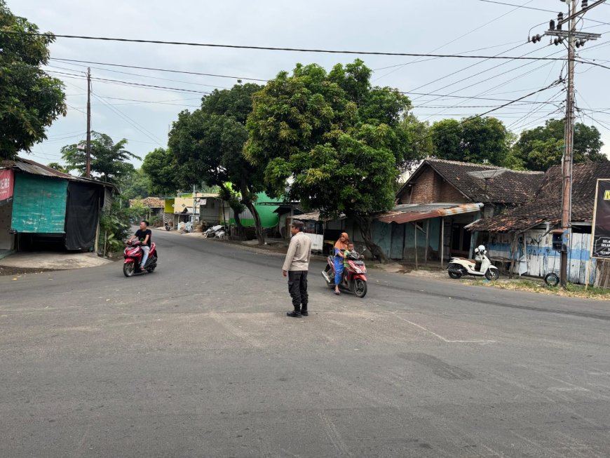 Polsek Mangaran Laksanakan Commanderwish Pagi, Wujudkan Kamseltibcarlantas yang Aman dan Lancar