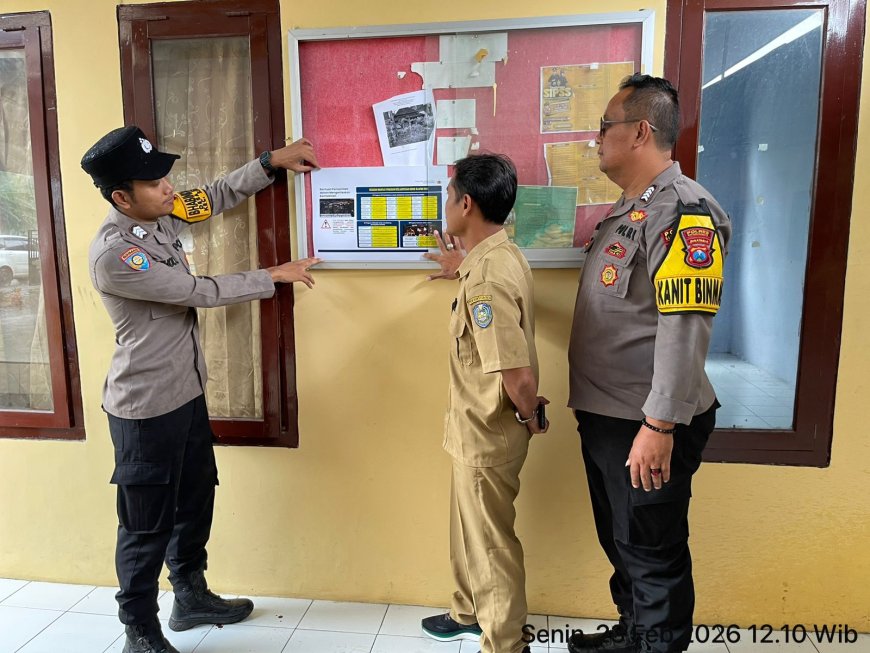 Anggota Polsek Situbondo Kota  Laksanakan Giat Sambang Kantor Desa/Tatap Muka Dengan Perangkat Desa Kotakan Kec.Situbondo Kab.Situbondo Dalam Rangka Pendataan Pengentasan Kemiskinan