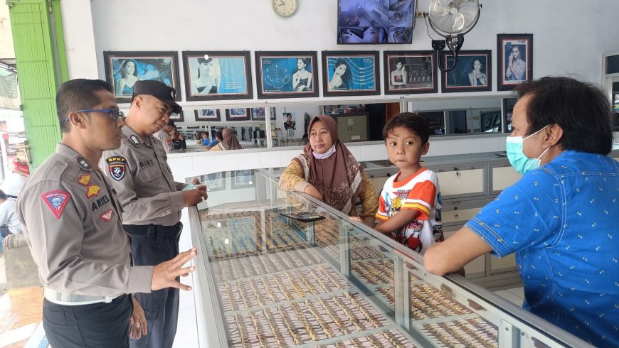 Polsek Besuki Intensifkan Patroli Dialogis di Toko Emas, Antisipasi 3C Selama Ramadhan 1447 H.