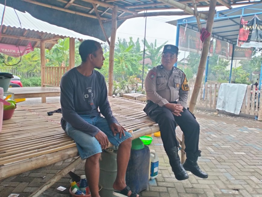 Bhabinkamtibmas Desa Peleyan Sambang Warga Dusun Tokengan, Perkuat Harkamtibmas