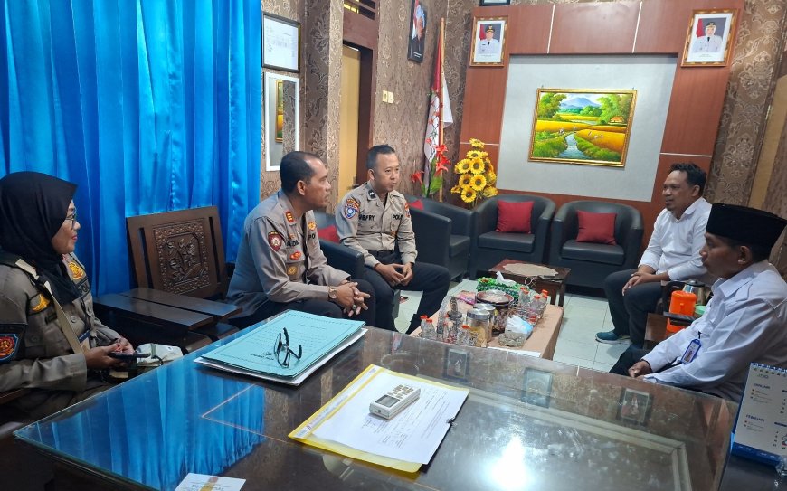 Persiapan Lomba Satkamling Tingkat Polres, Kapolsek Besuki Pimpin Koordinasi Bersama Camat Besuki.