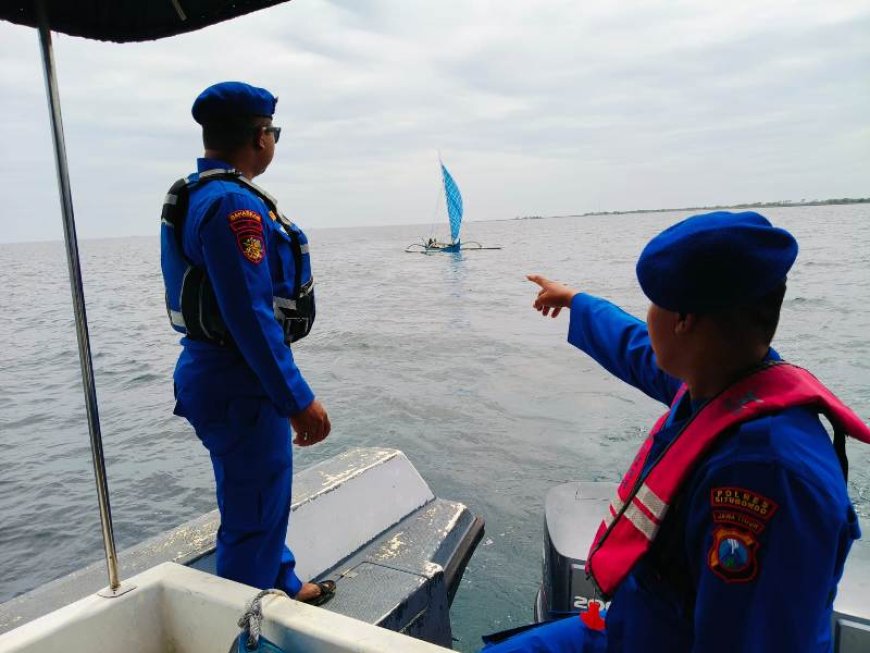 Jaga Keamanan Laut, Satpolairud Polres Situbondo Patroli Perairan Panarukan Hingga Perbatasan Pasir Putih