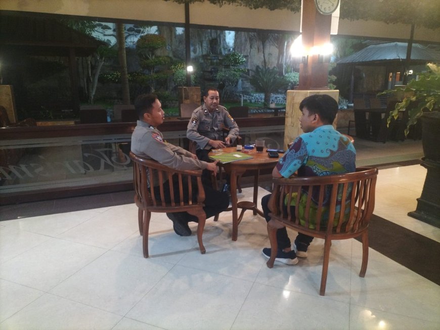 POLSEK KAPONGAN GIAT PATROLI DIALOGIS CIPTA KONDISI HARKAMTIBMAS SERTA ANTISIPASI KRIMINALITAS 3C,  DI HOTEL KHARISMA DESA KESAMBIRAMPAK KEC.KAPONGAN