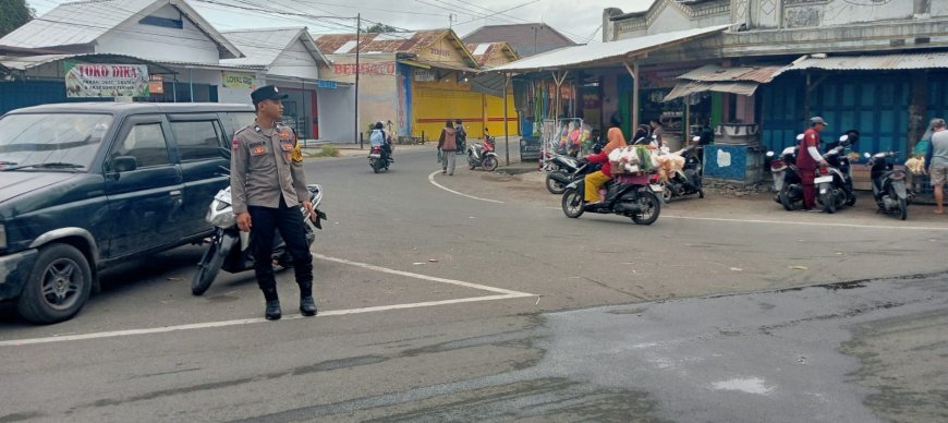 Polsek Mangaran Laksanakan Commanderwish Pagi, Arus Lalu Lintas Lancar dan Terkendali