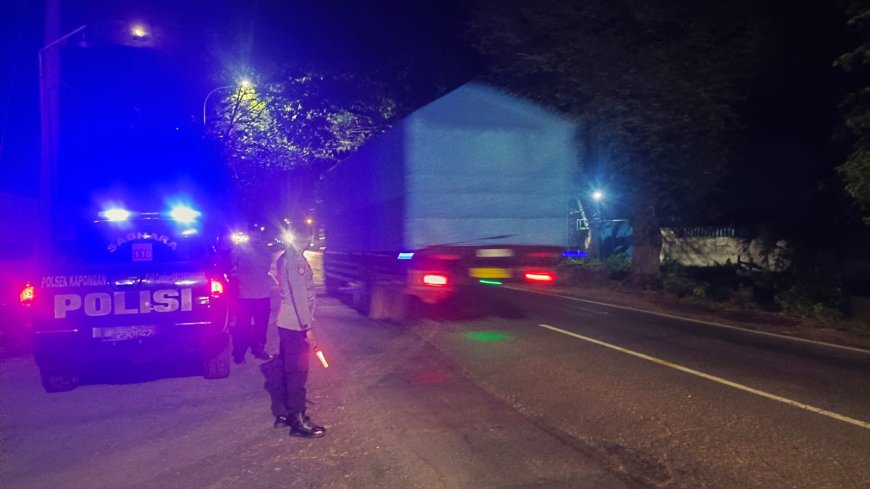 POLSEK KAPONGAN GIAT PATROLI BLUE LIGHT DALAM RANGKA ANTISIPASI 3C DAN GANGGUAN KAMTIBMAS DI JALAN PANTURA DESA LANDANGAN