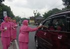 Polsek Banyuputih Bersama Bhayangkari Bagikan 1.000 Takjil kepada Masyarakat Kecamatan Banyuputih