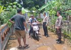 Personil Polsek Besuki Laksanakan Patroli Dialogis, Monitoring Warga Terdampak Banjir di Desa Besuki.
