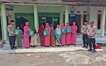 POLSEK KAPONGAN GIAT PENYERAHAN BANTUAN SOSIAL DALAM RANGKA RAMADHAN BERBAGI