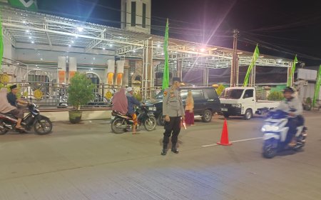 POLSEK KAPONGAN PAM SHOLAT ISYA DAN SHOLAT TARAWIH DI MASJID NURUL ISLAM DESA KESAMBIRAMPAK