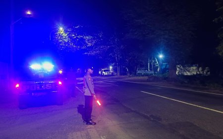 POLSEK KAPONGAN GIAT PATROLI BLUE LIGHT DALAM RANGKA ANTISIPASI 3C DAN GANGGUAN KAMTIBMAS DI JALAN PANTURA DESA LANDANGAN