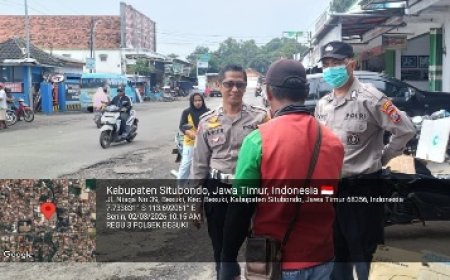 Di Balik Ramainya Pasar Besuki, Ini yang Dilakukan Personel Patroli Polsek Besuki Kepada Petugas Parkir.