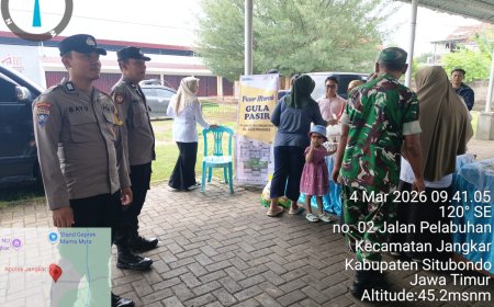 Polsek Jangkar Melaksanakan Pengamanan Kegiatan Gerakan Pasar Murah Di Desa Jangkar