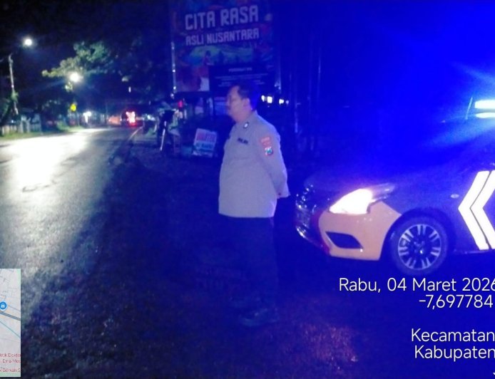 Patroli Blue Light Jelang Sahur, Polsek Panarukan Jaga Kondusifitas Wilayah