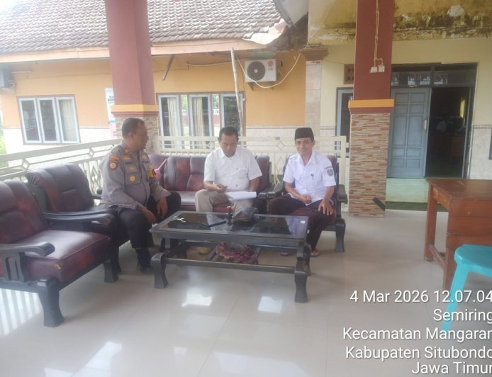 Patroli Dialogis Polsek Mangaran di Balai Desa Semiring, Perkuat Koordinasi Cegah Pencurian dan Aktifkan Satkamling