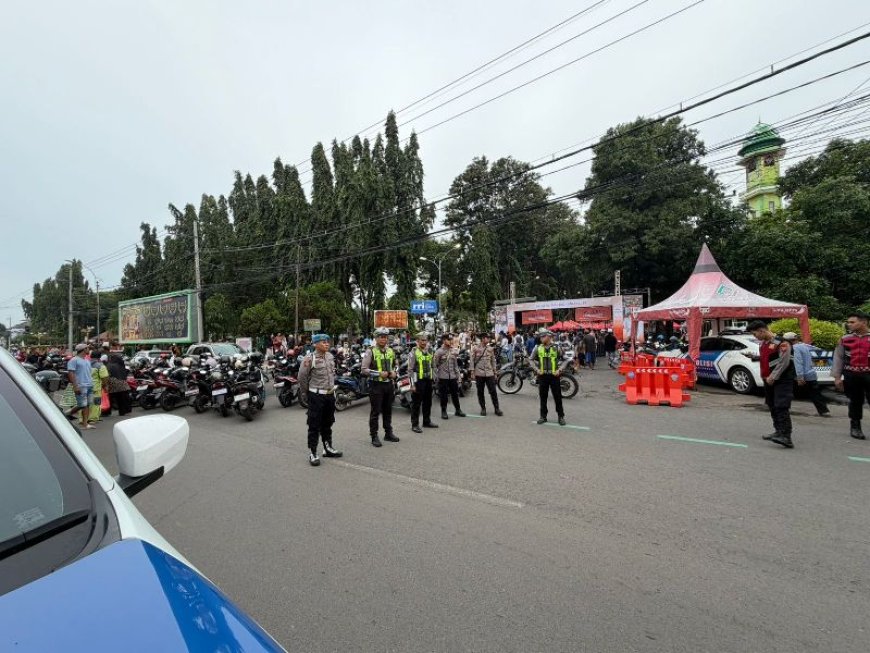 Pastikan Jalur Alun-Alun Tetap Lancar, Satlantas Polres Situbondo Siaga Amankan Acara 'SATAON' Bupati